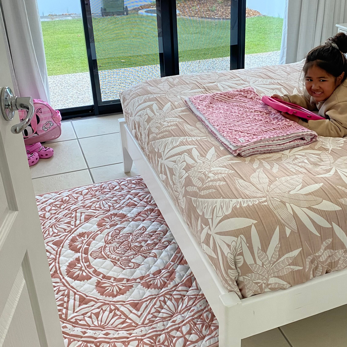 Pink TODDLER SIZE blanket (Oceania)