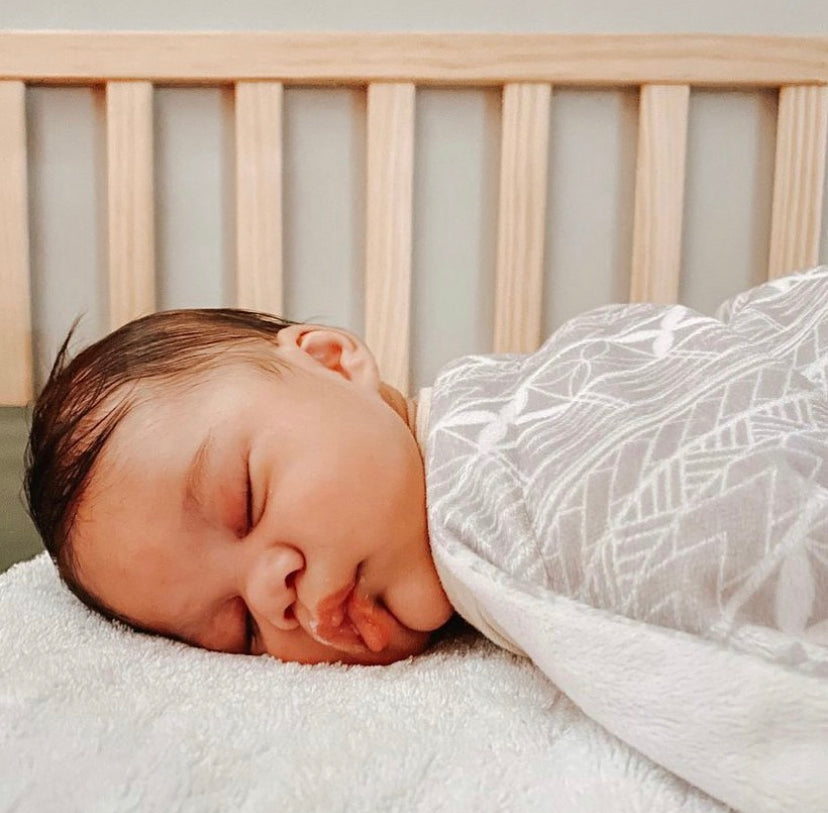 Amataga Baby Blanket (Grey)